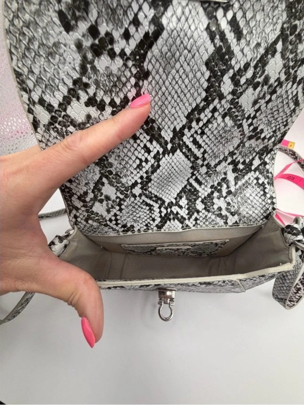 Urban Outfitters Snakeskin Crossbody Bag Small Black White Faux Leather Chain - Picture 8 of 9